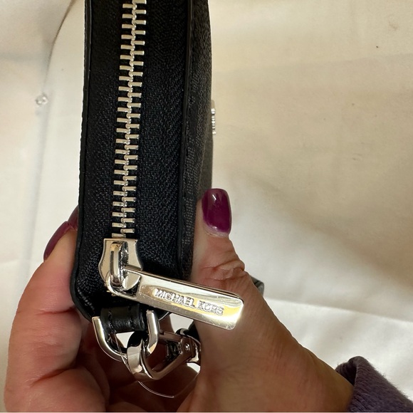 NWT- MICHAEL KORS JET SET WALLET/WRISTLET - Picture 3 of 5
